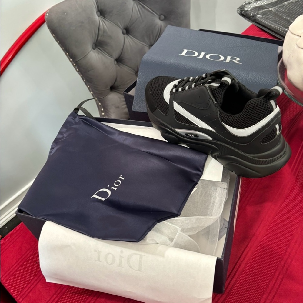Dior b22 size 9.5, will ship